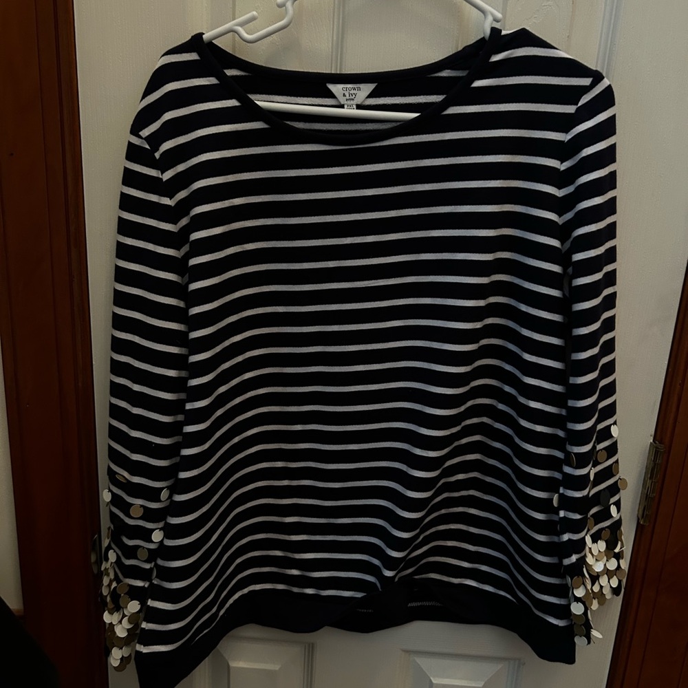 Crown and Ivy EUC PXL BLUE AND WHITE STRIPED TOP WITH DISCS